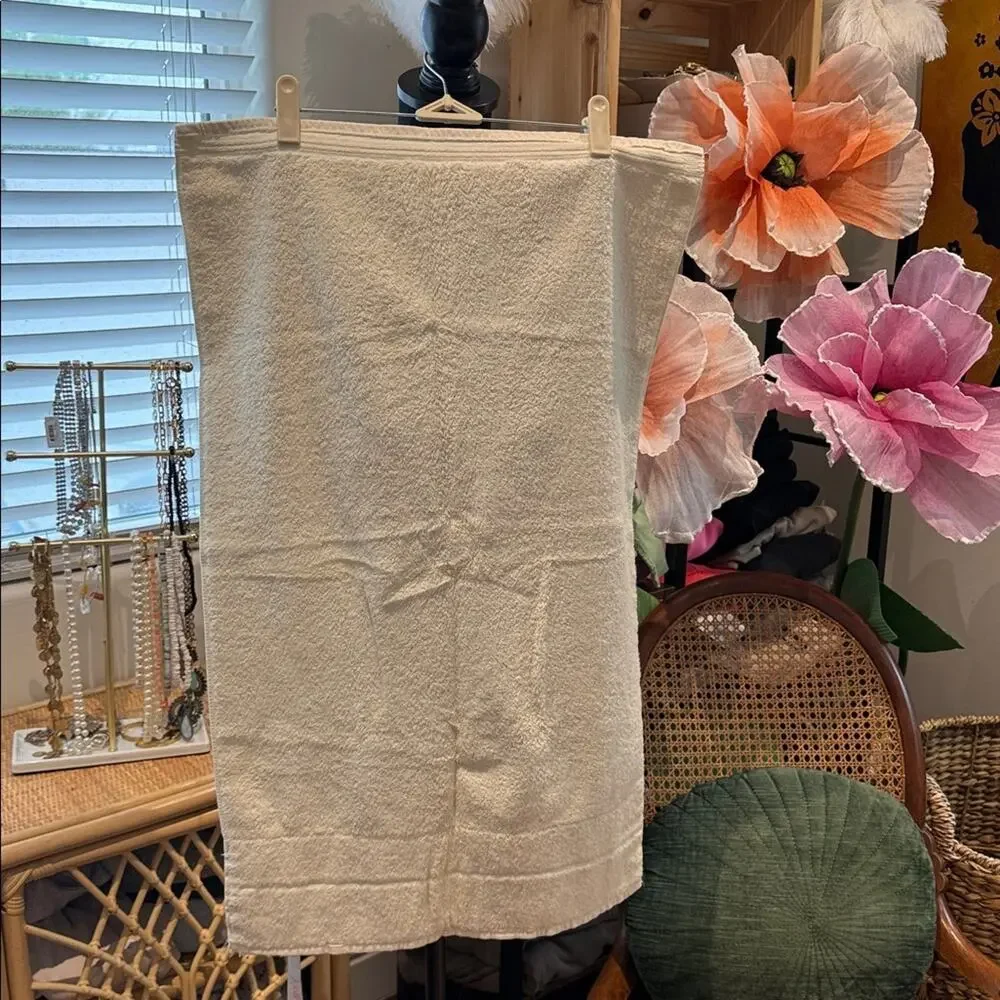 Vintage Fieldcrest Cream Satin Embroidered Detail Bath Towel & Hand Towel Set